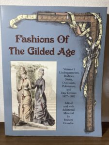 渋谷区の古本出張買取でお譲りいただいた洋書『Fashions Of The Gilded Age Volume 1』の表紙